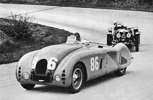 Gran Premio di Francia, 1936: Una nuova Bugatti aerodinamica, seguita da una Riley, 1936, 1937 da Unbekannt