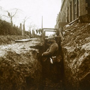 Soldato francese nelle trincee, c1914-c1918