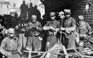 Soldati francesi a riposo in Champagne, Francia, Prima Guerra Mondiale, 1915