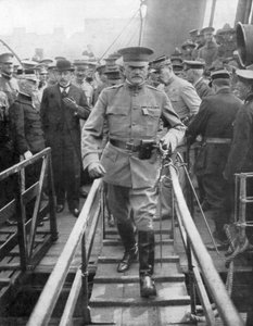 Il Generale John Joseph Black Jack Pershing Arriva a Boulogne, Giugno 1917 da Unbekannt