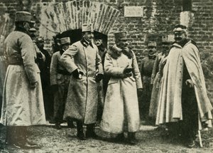 Il generale Kusmanek e il principe Francesco Giuseppe alla Fortezza di Przemysl, Prima Guerra Mondiale, 1915, c1920 da Unbekannt