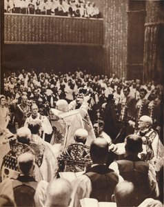 Giorgio VI è incoronato con la Corona di Sant