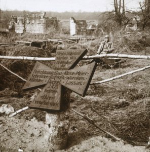 Fossa comune tedesca, c1914-c1918 da Unbekannt