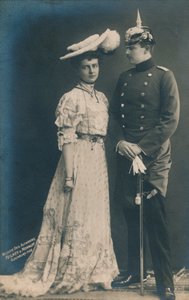 Coppia tedesca. Con uomo in uniforme da cerimonia da Unbekannt