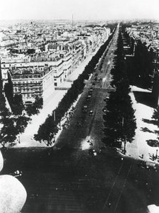 Forze tedesche che sfilano lungo gli Champs Elysees, Parigi, 14 giugno 1940 da Unbekannt