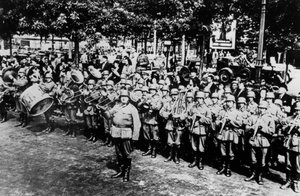 Banda militare tedesca alla parata sulla Place de l