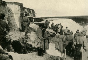 Soldati tedeschi a Hulluch nel nord della Francia, Prima Guerra Mondiale, c1915, c1920 da Unbekannt