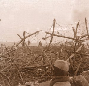 Tedeschi che escono dalle trincee, Massiges, Francia settentrionale, c1914-c1918 da Unbekannt