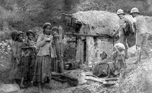 Ragazze e soldati britannici, colline di Chakrata, India, 1917