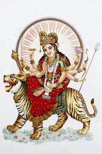 Dea Sherawali (Durga) che cavalca una tigre, Rishikesh, India
