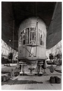 Gondola di un dirigibile Zeppelin, Lago di Costanza, Germania, c1909-1933 da Unbekannt