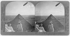 Graf Zeppelin sopra le piramidi di Giza, c.1930 (stereografia) da Unbekannt