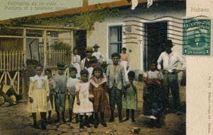 Abitanti di un cortile. Abitanti di una casa popolare, c1913 da Unbekannt
