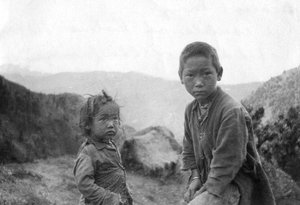 Bambini della tribù di collina, Chakrata
