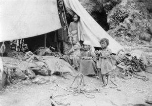 Famiglia di tribù collinare, Chakrata, 1917