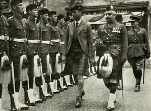 Sua Maestà ispeziona la Guardia d