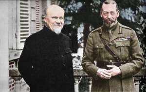 Sua Maestà con il Presidente Poincare al Quartier Generale Generale Britannico in Francia, c1916, 1935 da Unbekannt