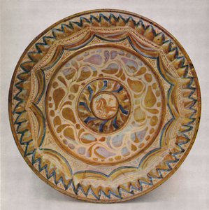 Piatto ispano-moresco con bordo a squame di pesce blu. XV secolo, 1928 da Unbekannt