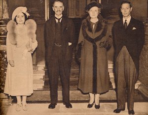 Di nuovo a casa - il Re, la Regina, con il Sig. e la Sig.ra Chamberlain, 1938 da Unbekannt