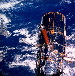 Telescopio Spaziale Hubble sopra la Terra da Unbekannt