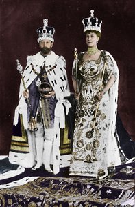 In primavera 1910, Re Edoardo VII morì, a marzo 1911, Re Giorgio V fu incoronato, 1911, 1945 da Unbekannt
