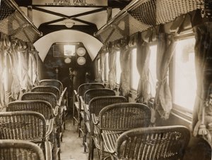 Interno di un aereo passeggeri con motori Napier, circa anni 1920