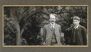 J J Thomson con suo figlio, George, c 1909 da Unbekannt