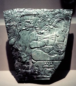 Placca di giada che mostra un re Maya seduto