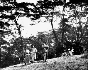 Bambini giapponesi che giocano con archi, Corea, 1900 da Unbekannt