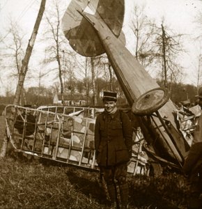Jean Chaput davanti alla sua 11ª vittoria, c1914-c1918