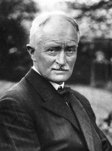 John Masefield 1878-1967, poeta e scrittore inglese, inizio XX secolo