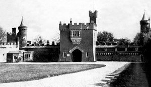 Cortile del Castello di Killyleagh, Killyleagh, County Down, Irlanda del Nord, inizio XX secolo da Unbekannt