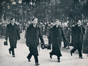 Re Edoardo VIII e i suoi tre fratelli seguono il carro funebre, 1936