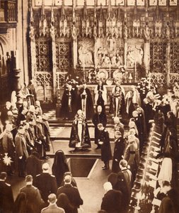 Re Edoardo VIII sparge terra sulla bara di suo padre, 1936 da Unbekannt