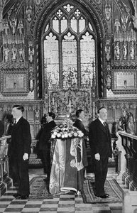 Re Giorgio V in stato, Chiesa di Santa Maria Maddalena, Sandringham, Norfolk, gennaio 1936 da Unbekannt