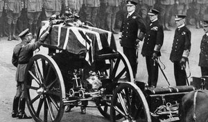 Re Giorgio V depone una corona sulla bara di un soldato sconosciuto, Whitehall, Londra, c1930s da Unbekannt