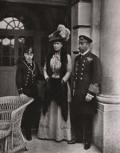 Re Giorgio e la Regina Maria con il loro figlio Principe Edoardo, maggio 1910