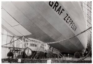 Cerimonia di lancio per Zeppelin LZ127 Graf Zeppelin, Friedrichshafen, Germania, 9 luglio 1928, 1933 da Unbekannt