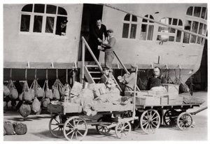 Caricamento delle provviste, Zeppelin LZ 127 Graf Zeppelin da Unbekannt