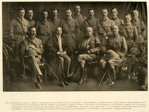 Lord Roberts e Sir Alfred Milner con i loro staff personali, 1900, 1901 da Unbekannt