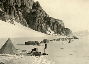 Deposito del ghiacciaio inferiore. I magazzini erano sepolti nella neve, c1908, 1909