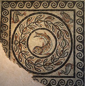 Lione, regione Alvernia-Rodano-Alpi, dipartimento del Rodano. 69000 Mosaique de Choulans, scoperta nel 1967. Rappresentante un pesce