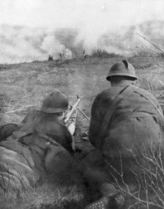 Mitraglieri al bordo del bosco di Hangard, Piccardia, Francia, 28 aprile 1918, 1926 da Unbekannt