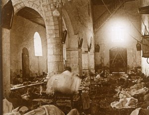 Ospedale improvvisato in una chiesa, Marna, Francia settentrionale, 1914