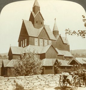 Chiesa in legno con molte guglie e arcate del XII secolo, Hitterdal, Norvegia, c1905