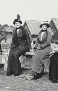 Maria Evgenyevna Golovina, segretaria di Rasputin e Julia Alexandrovna Den da Unbekannt