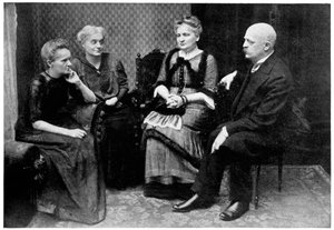 Marie Curie, fisica franco-polacca con membri della sua famiglia a Varsavia, Polonia