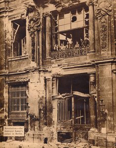 Membri della Divisione Marina del Popolo sul balcone del Palazzo della Città da Unbekannt
