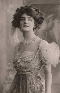 Miss Lily Elsie, 1886-1962, La vedova allegra, c1930 da Unbekannt