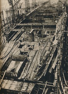 Più di 1.000 piedi di lunghezza. Scafo della Queen Mary nei primi giorni di costruzione, 1930-1934, 1936 da Unbekannt